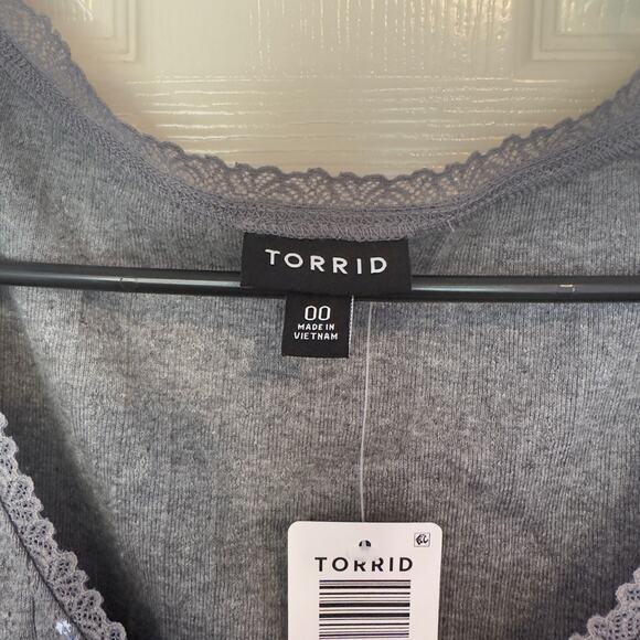 NWT Torrid Lace Trim Fitted Scoop Tee Floral Size 00 Lettuce Edge Ribbed - Picture 4 of 8